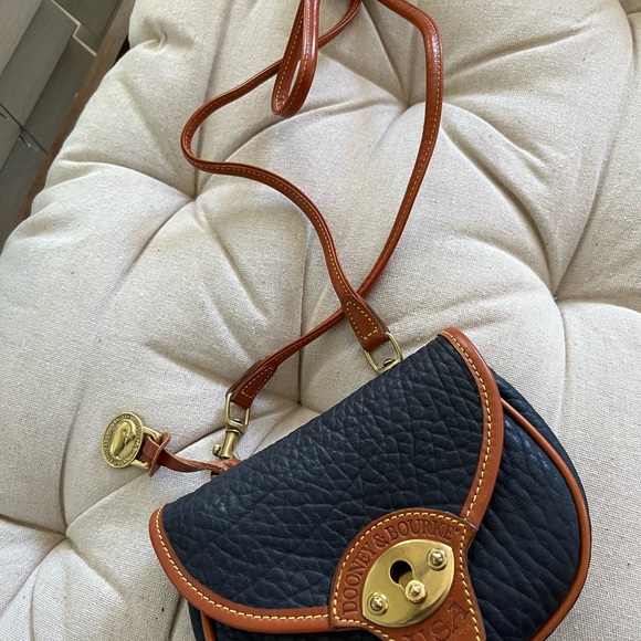 Dooney and Bourke purse - Mint Condition - Picture 2 of 7